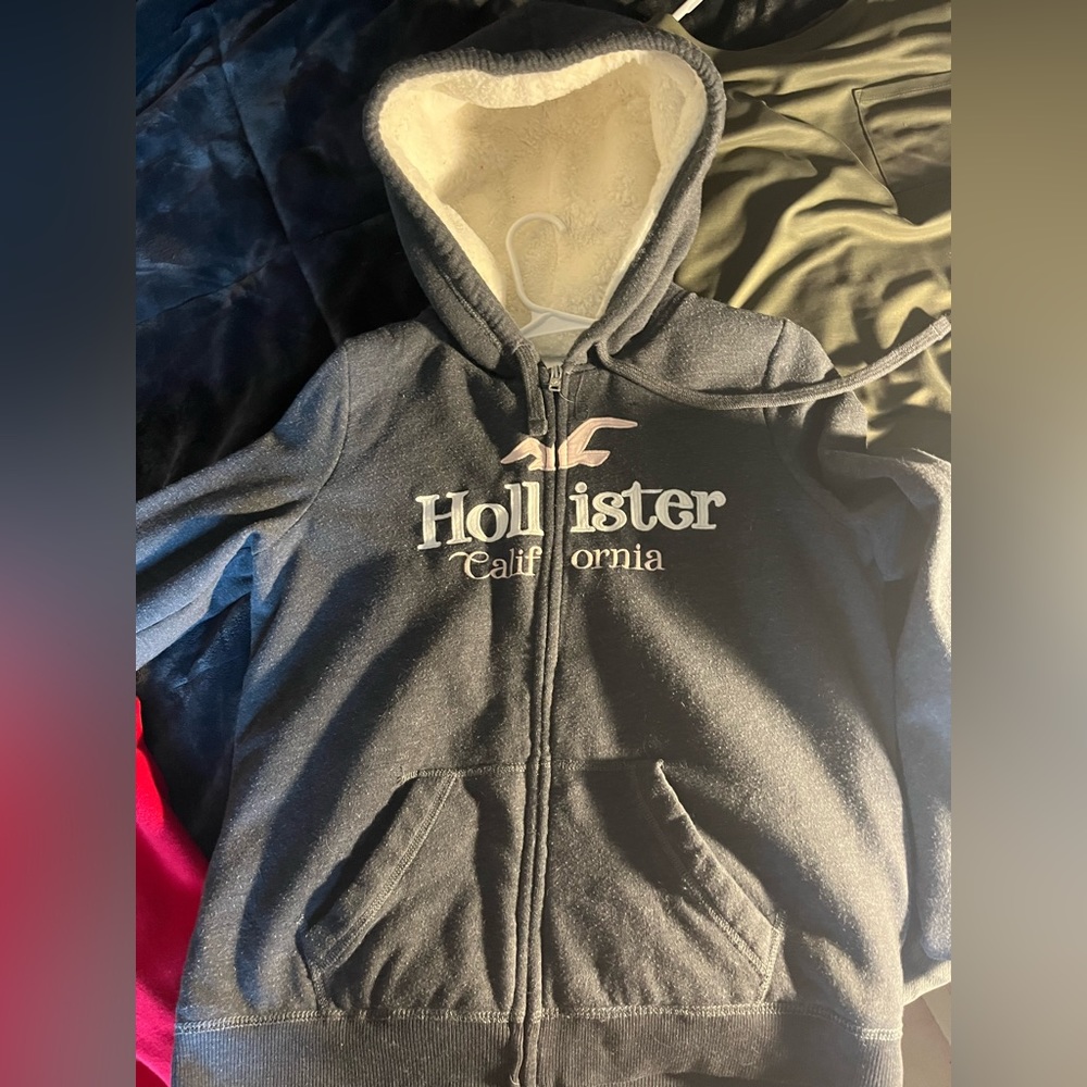 Hollister soft interior zip-up. Size L.